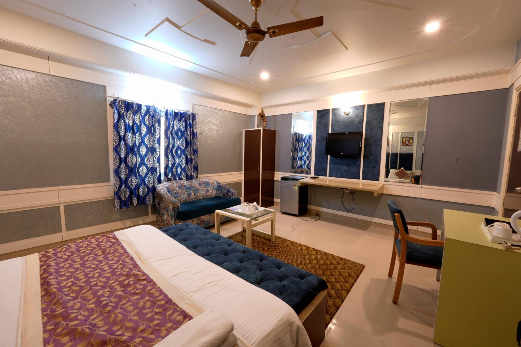 Hotel Opera New Delhi Экстерьер фото