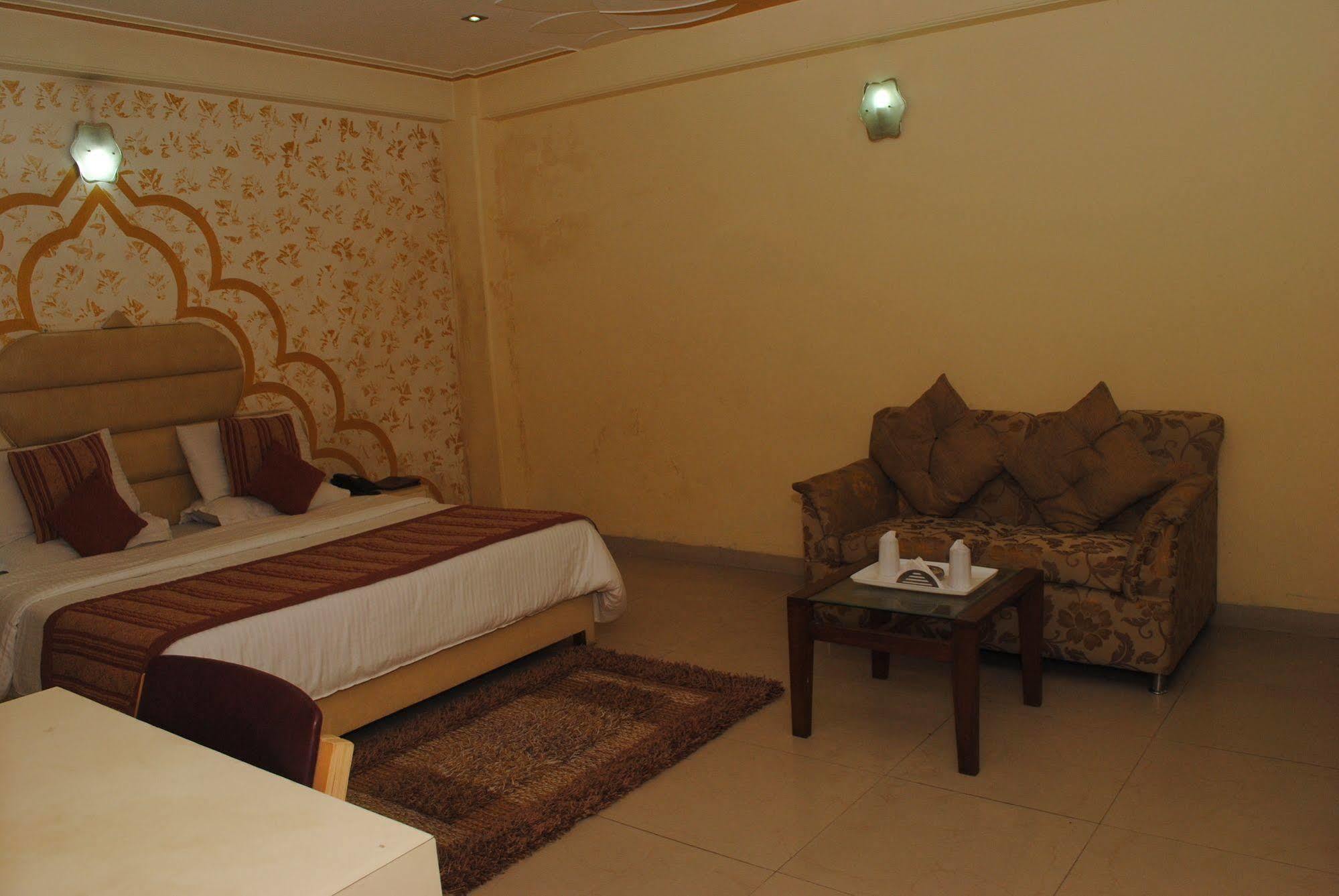 Hotel Opera New Delhi Экстерьер фото