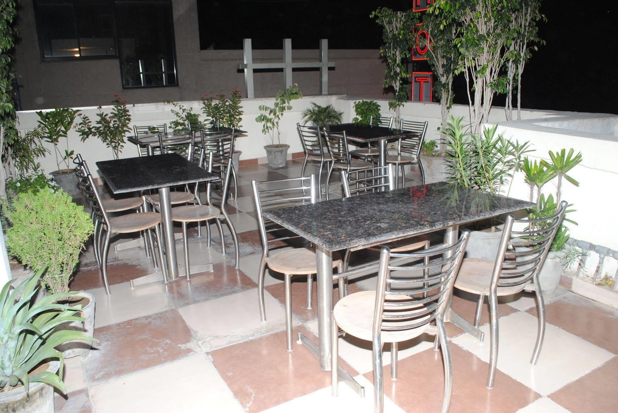 Hotel Opera New Delhi Экстерьер фото