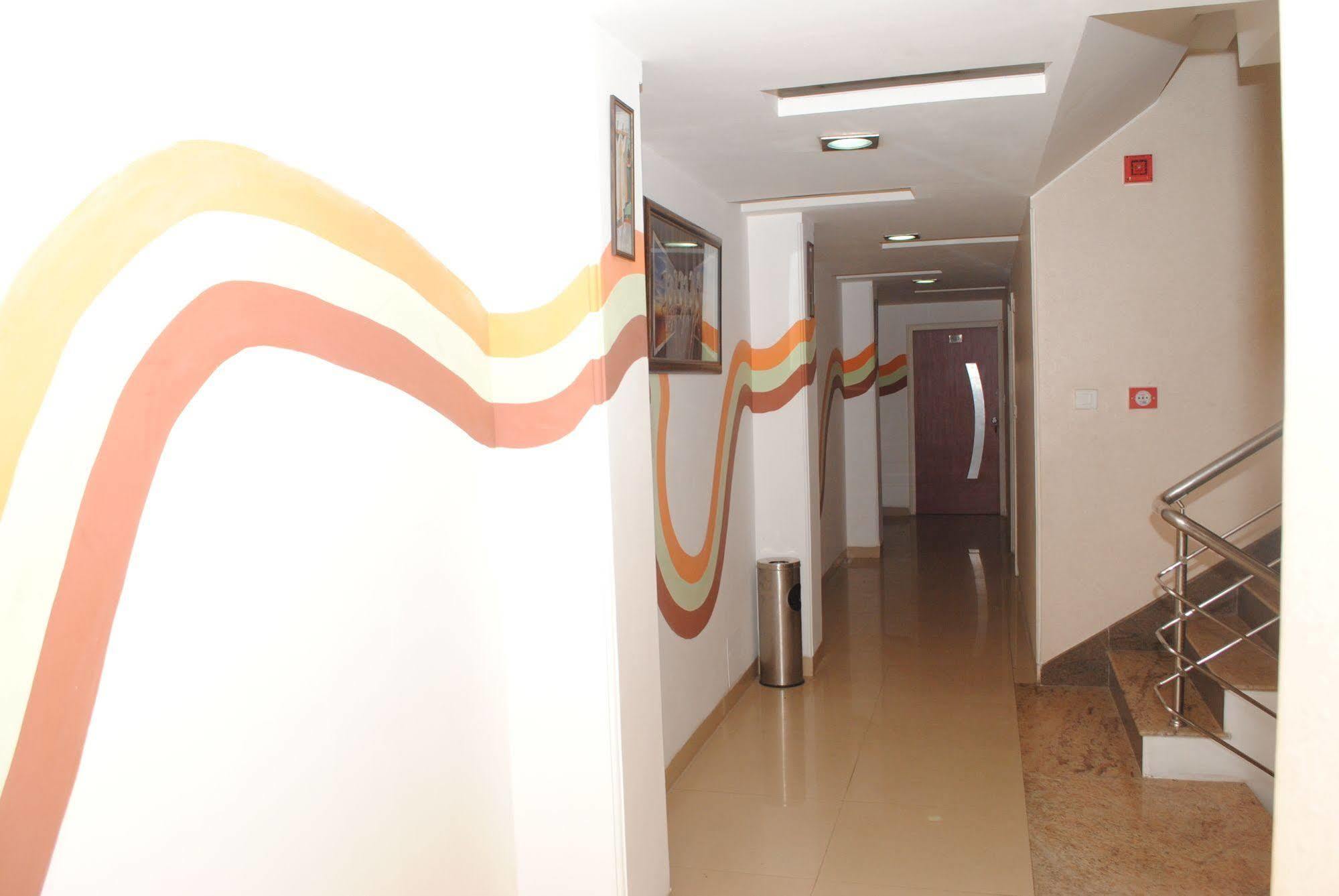Hotel Opera New Delhi Экстерьер фото
